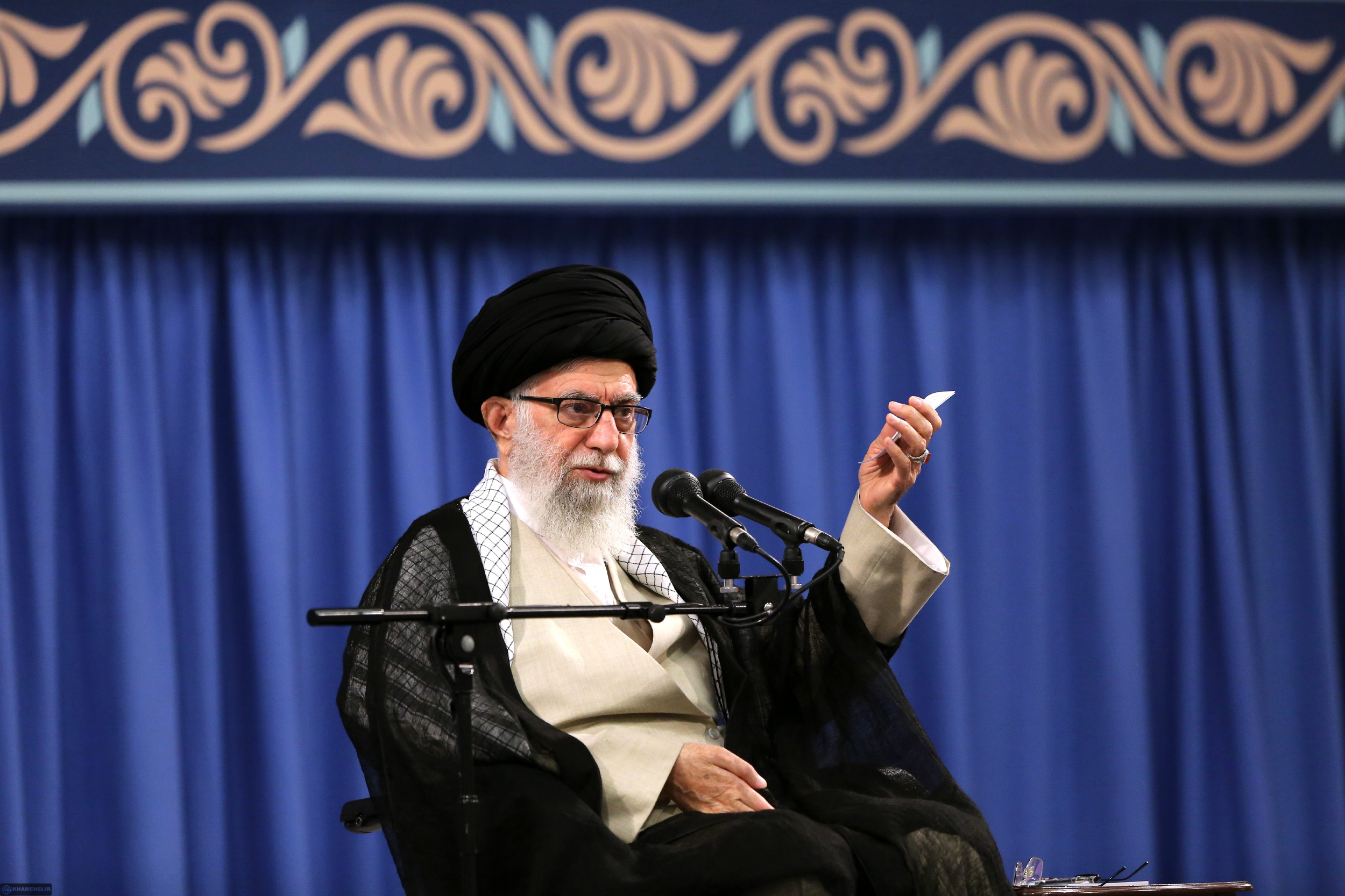 Iran will respond to the vicious Britain's piracy: Imam Khamenei