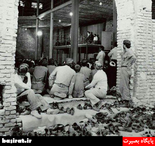 تصویر کمتر دیده شده از رزمندگان در جماران پای صحبت امام(ره)