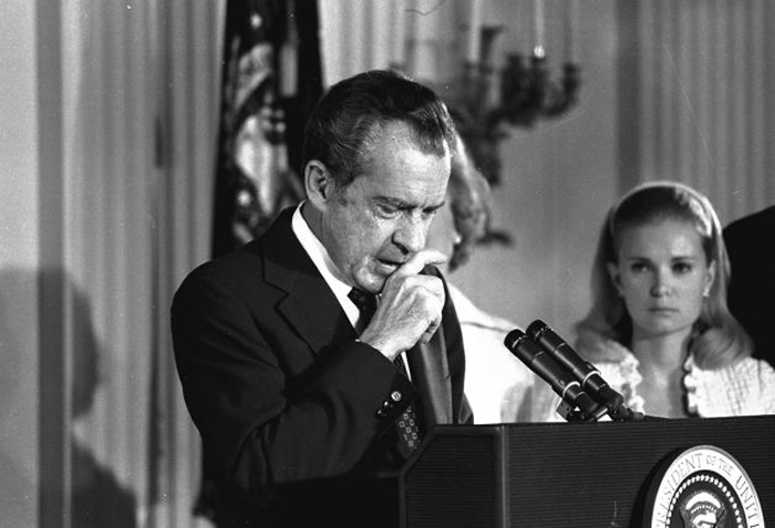 روند و مراحل استیضاح رئیس جمهور آمریکا / دو استیضاح ناموفق واستعفای یک رئیس جمهور در آمریکا/تصاویر استعفای نیکسون