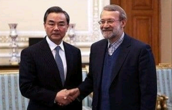 وزیر امور خارجه چین با لاریجانی دیدار کرد