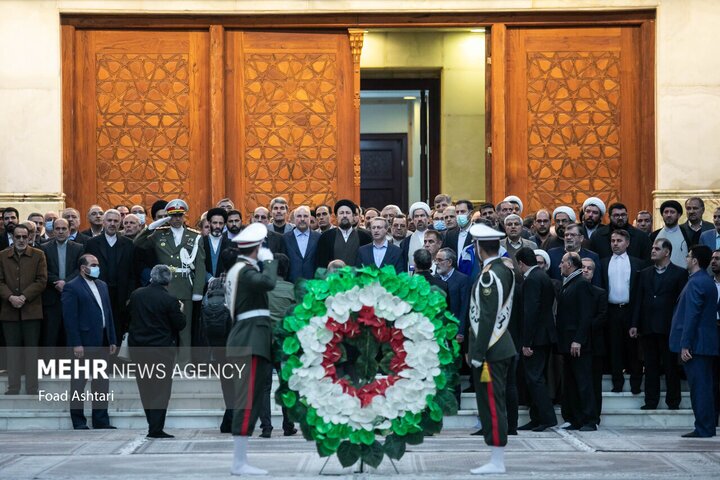با حضور در حرم مطهر امام خمینی (ره)؛نمایندگان مجلس با آرمان‌های رهبر کبیر انقلاب تجدید میثاق کردند