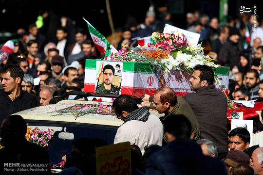 مراسم تشییع شهید سجاد شاه‌سنایی پنجشنبه با حضور پرشور مردم در اصفهان برگزار شد.