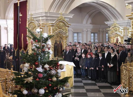  ولادیمیر پوتین رییس جمهور روسیه برای شرکت در مراسم کریسمس مسیحیان ارتدوکس به کلیسای زادگاهش در سن پترزبورگ رفت. 