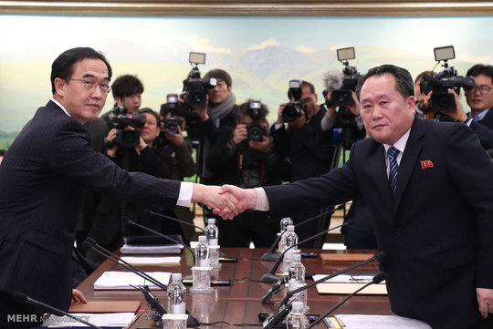 مذاکره مقامات دو کره‎
مقامات عالی رتبه دو کره به منظور کاهش تنش ها و خودداری از وقوع درگیری در روستای مرزی پانمونجوم دیدار و گفتگو کردند