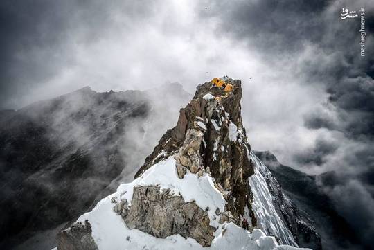  چادر کوهنوردان در نوک قله کوه «اما دابلام» در هیمالیا
