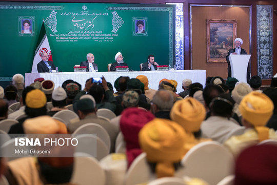  حسن روحانی در دیدار با علمای دینی و رهبران جامعه اسلامی حیدر آباد با بیان اینکه پیام ملت ایران، دوستی و روابط نزدیکتر با ملت بزرگ هند است.
