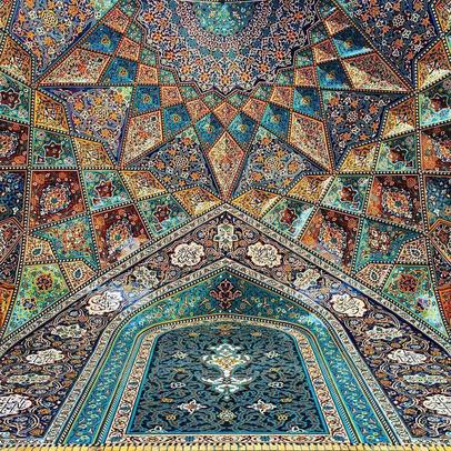  تلفیق شگفت‌انگیز از رنگ و نور، مسجد آقا بزرگ کاشان