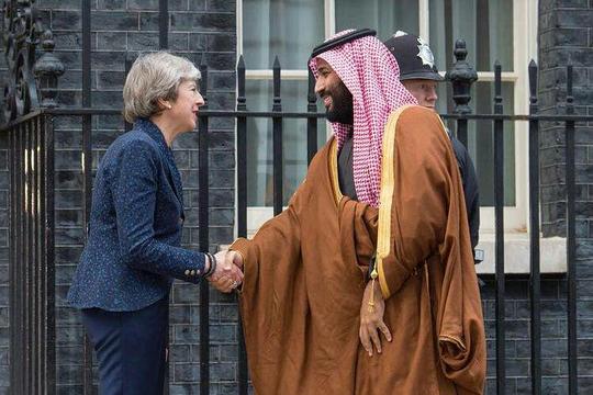  محمد بن سلمان، ولیعهد عربستان در سفر پرحاشیه خود به لندن، پس از ملاقات با ملکه انگلیس، با نخست‌وزیر این کشور نیز دیدار و گفتگو کرد.