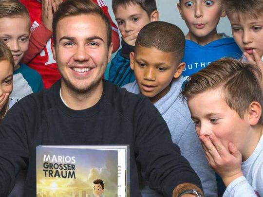 ماریو گوتزه، ستاره تیم ملی آلمان و باشگاه دورتموند به خاطر نوشتن کتاب 'رویای بزرگ ماریو' جایزه بهترین کتاب کودک سال ۲۰۱۷ آلمان را از آن خود کرد.