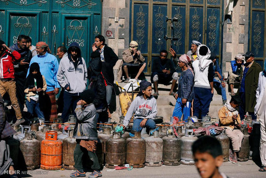 کمبود گاز در صنعا، پایتخت یمن موجب بروز مشکلاتی برای مردم این شهر جنگ زده شده است.