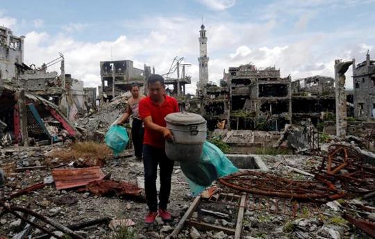 شهر ماراوی مرکز استان لانائو جنوبی در جزیره میندانائو در فیلیپین است. سال گذشته گروه تروریستی «مائوته» که با داعش بیعت کرده بود این شهر را عرصه جنگ با نیروهای ارتش فیلیپین قرار داد. اکنون پس از 5 ماه نبرد به پایان رسیده و تروریست‌ها این شهر را ترک کرده‌اند. 
