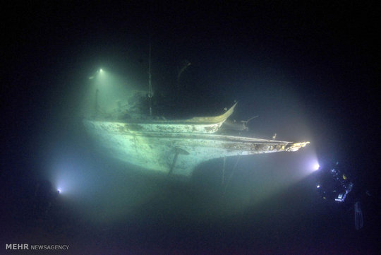 بقایای یک کشتی تفریحی که ۱۰۷ سال پیش در دریاچه سوپریور در مرز میان آمریکا و کانادا غرق شده، به صورت دست نخورده و کاملا سالم در اعماق دریا باقی مانده است.
