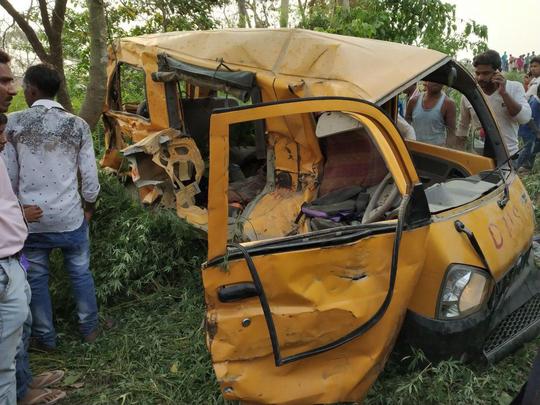 برخورد قطار با اتوبوس مدرسه در «کوشیناگار» هند، جان 13 دانش آموز را گرفت.
