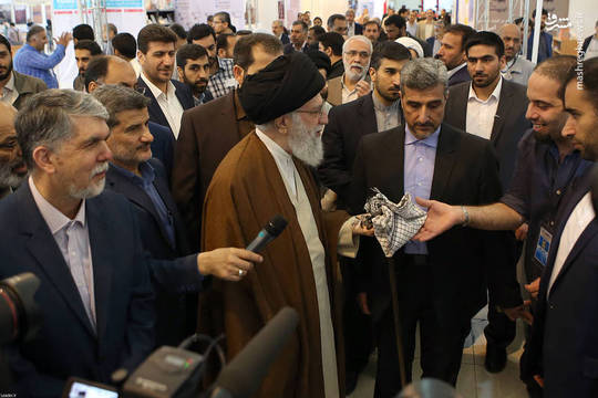 در حاشیه بازدید رهبرانقلاب از سی و یکمین نمایشگاه بین‌المللی کتاب تهران