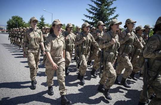 تمرینات نظامی یگان زنان ارتش ترکیه