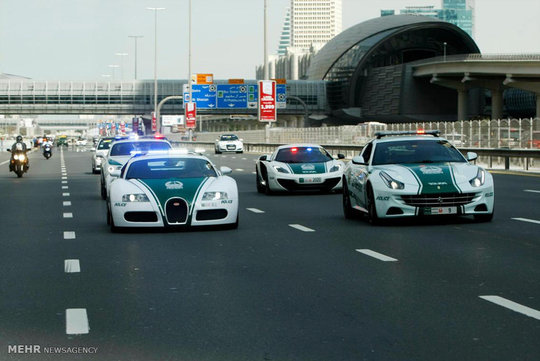 از بوگاتی گرفته تا لامبورگینی و مک لارن را می توان در میان خودروهای گران قیمت پلیس امارات پیدا کرد.
