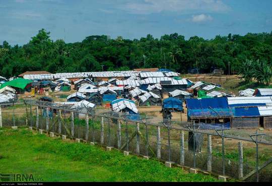  بیش از 600 هزار نفر از مردم روهینگیا از ماه اوت گذشته از خشونت ها و عملیات ضد شورش ارتش این کشور که به باور بسیاری «وحشیانه» بوده است، به بنگلادش گریخته اند. ایالت راخین (آراکان) از ایالات کشور میانمار بوده و مرکز این ایالت شهر سیتوه است.