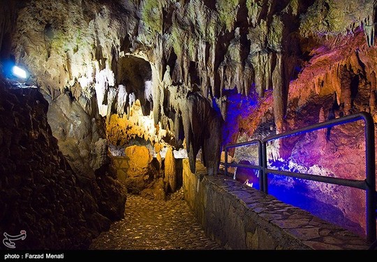 غار قوری قلا یا قوری قلعه، بزرگ‌ترین غار آبی خاورمیانه با پیشینهٔ ۶۵ میلیون سال است؛که در استان کرمانشاه قرار دارد. این غار در ۲۵ کیلومتری شهر روانسر، در دامنه کوه شاهو و مشرف بر جاده روانسر - پاوه و در همسایگی روستایی به همین نام جای گرفته است.