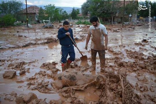 وقوع سیلاب در روستاهای منطقه آنتالیای ترکیه خسارات زیادی را به منازل و زمین های کشاورزی روستائیان وارد کرد.