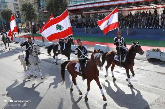 لبنان که ۶ ماهی است فاقد دولت است، هفتاد و پنجمین سالروز استقلال خود از فرانسه را جشن گرفت.