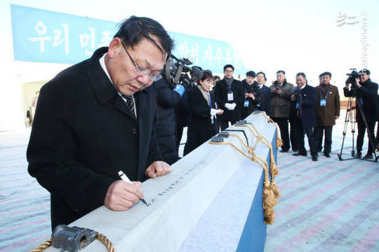 کره جنوبی و کره شمالی طبق برنامه پیش بینی شده مراسم آغاز کار اتصال راه های ریلی و جاده ای فرامرزی را به یکدیگر برگزار کردند.
