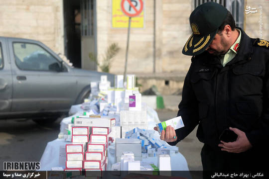 کشف داروی قاچاق توسط پلیس آگاهی تهران بزرگ از عده ای سودجو که این داروها را از طریق شبکه های مجازی به فروش می رساندند.
