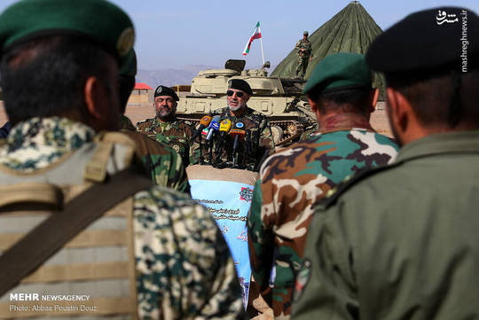 نشست خبری رزمایش اقتدار ۹۷ نیروی زمینی ارتش با حضور امیرسرتیپ کیومرث حیدری فرمانده نیروی زمینی ارتش در اصفهان برگزار شد.