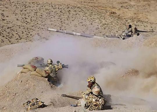 رزمایش بزرگ اقتدار ۹۷ نیروی زمینی ارتش با آرایش عملیاتی یگان‌های مختلف این نیرو در منطقه عمومی نصرآباد اصفهان آغاز شد.