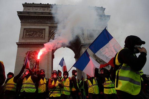 France to Consider State of Emergency after ‘Yellow Vest’ Protest Turned Violent