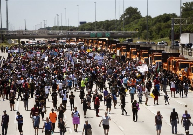 People Shot Down Chicago Highway in Protest against Gun Violence