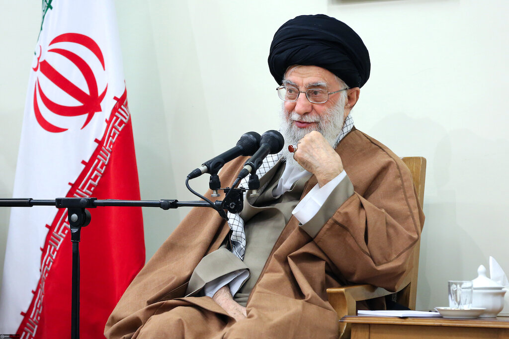Hawza is expected to offer solutions to religious problems and inquiries: Imam Khamenei