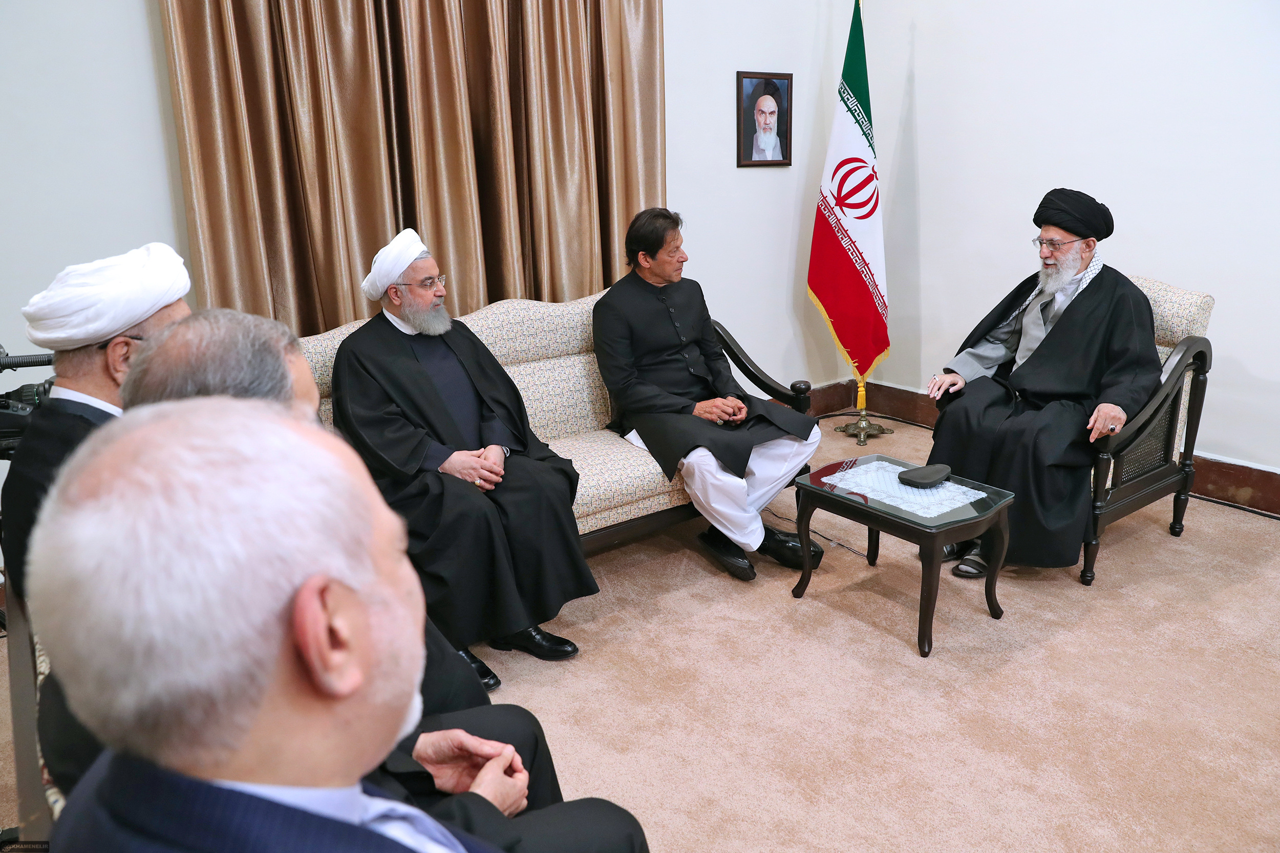 Terrorist movements on Iran-Pakistan border seek to hurt two countries’ strong ties: Imam Khamenei