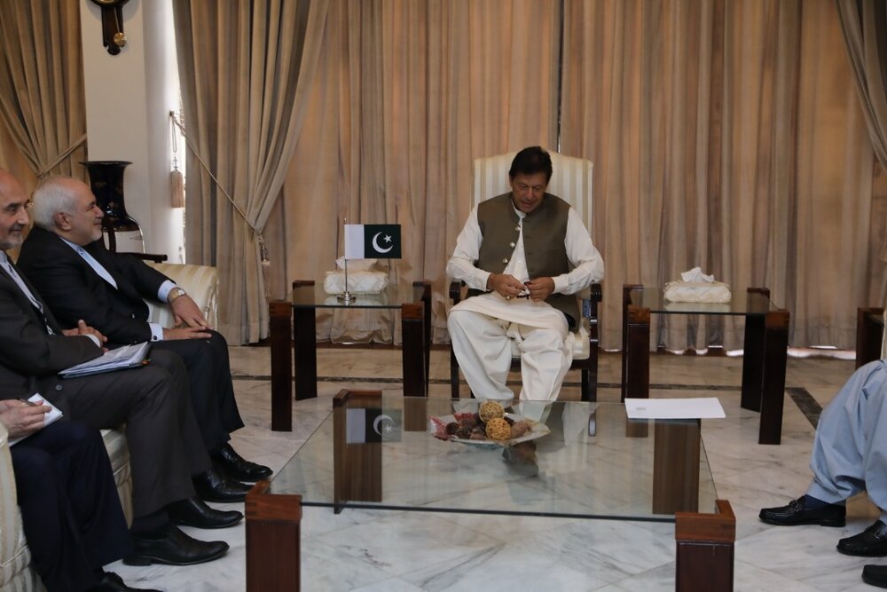 Zarif meets Imran Khan in Islamabad