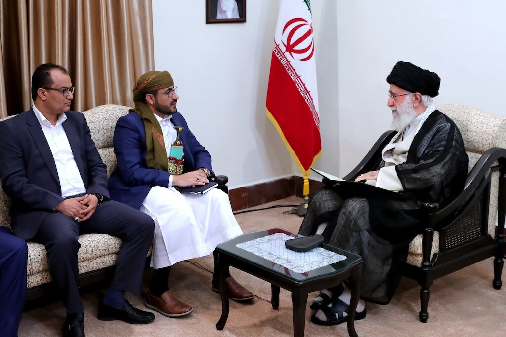 Stand strong in the face of Saudi & UAE plots to divide Yemen: Imam Khamenei