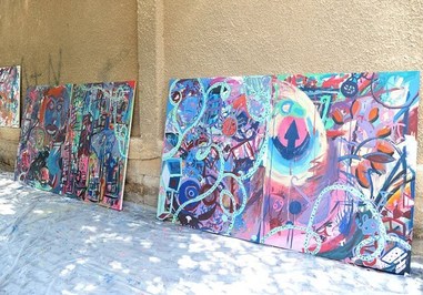 Draw Paintings on Sidewalk in Damascus