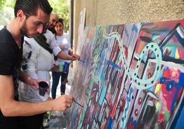 Draw Paintings on Sidewalk in Damascus