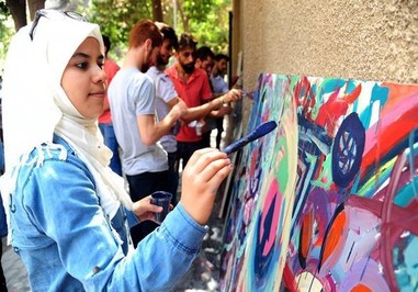 Draw Paintings on Sidewalk in Damascus