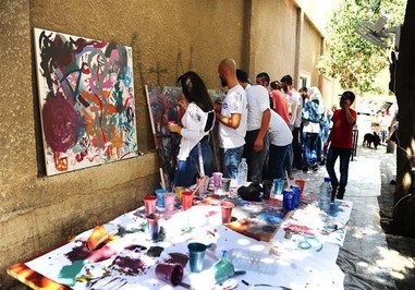 Draw Paintings on Sidewalk in Damascus
