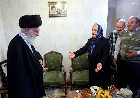 حضور مقام معظم رهبری در منزل خانواده شهید مسیحی+تصاویر