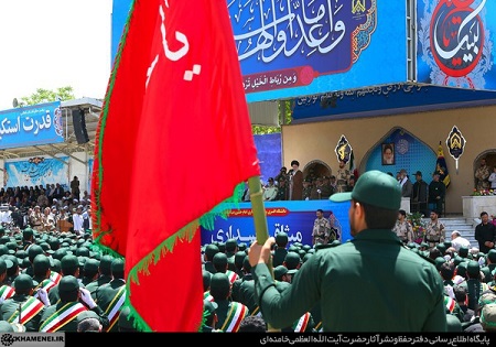مراسم دانش‌آموختگی دانشجویان دانشگاه امام حسین(ع) با حضور امام خامنه‌ای