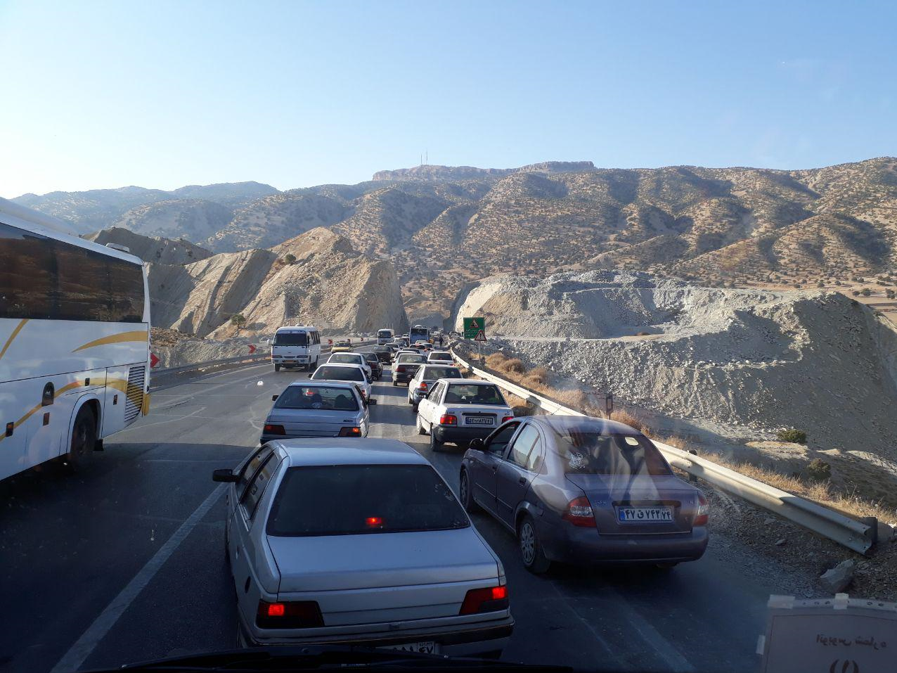 ترافیک بی‌سابقه تا ۷۰ کیلومتری مرز مهران+ عکس و فیلم