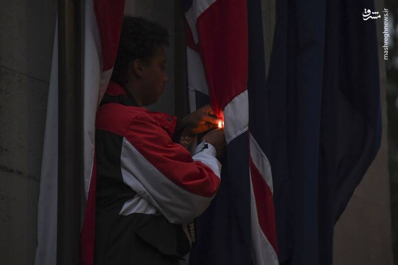 عکس/ پرچم انگلیس به آتش کشیده شد