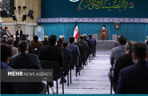 در حسینیه امام خمینی(ره)؛
جمعی از مداحان اهل بیت (ع) با رهبر انقلاب دیدار کردند
