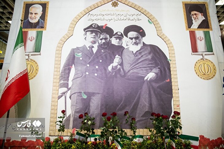 عکس/ گرامیداشت ورود تاریخی امام خمینی (ره) در فرودگاه مهرآباد