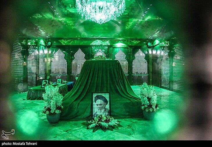 عکس/ گرامیداشت روز ۱۲ بهمن در حرم امام خمینی (ره)