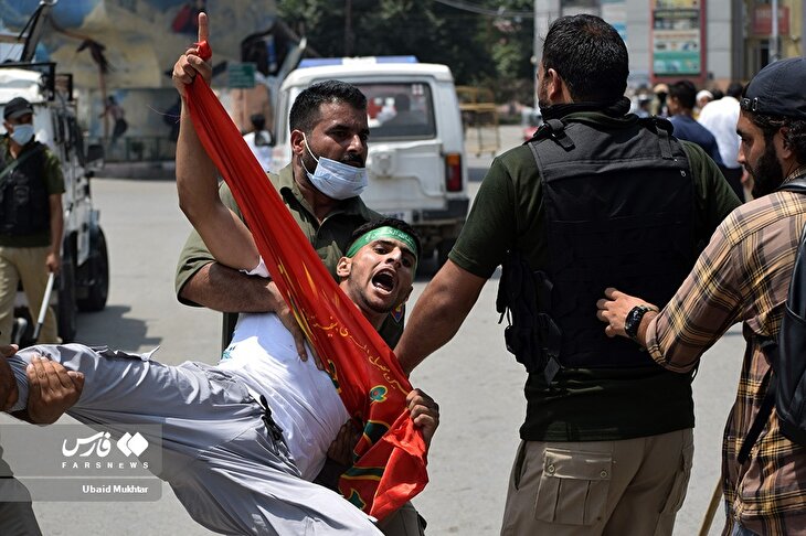 عکس| حمله پلیس کشمیر به عزاداران حسینی