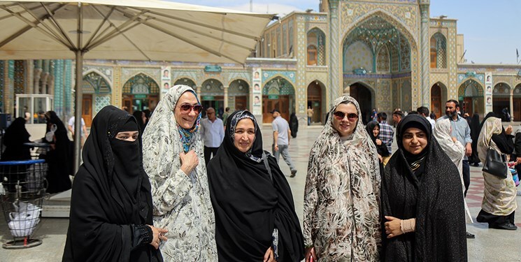 تعجب گردشگران خارجی از مقام برجسته یک دختر در ایران