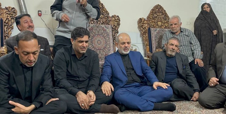 ماجرای تخریب وزیر کشور به بهانه یک عکس از دیدار با خانواده شهید