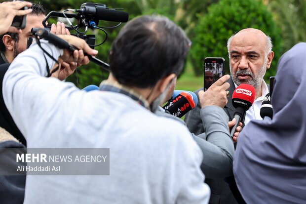 میدری: به هفت دهک، کالابرگ داده خواهد شد