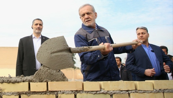 رئیس‌جمهور شخصا برای ساخت مدرسه دست به کار شد